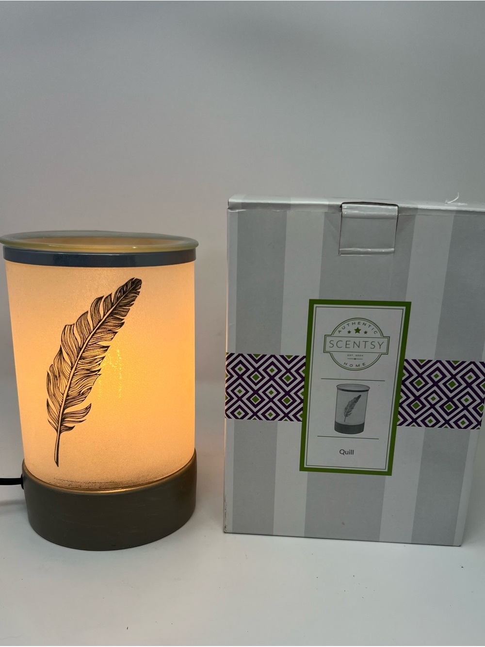 Scentsy Wax Melt Warmer Quill Lamp Shade Cement Base Bulb Home Fragrance Retired